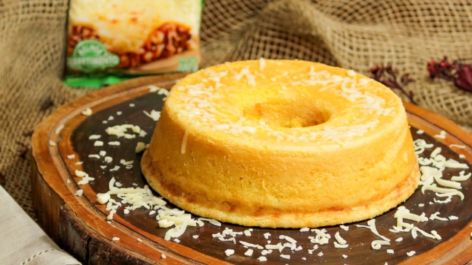 Bolo de Fubá com Queijo Mussarela