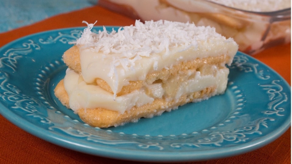 Pavê de Leite Condensado com Abacaxi e Coco