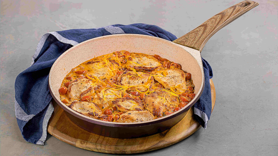 Filé de Frango Grelhado com Molho de Iogurte 