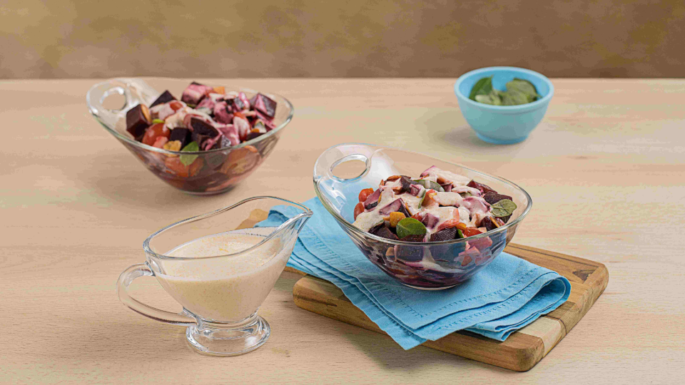 Salada Vermelha com Molho de Iogurte 